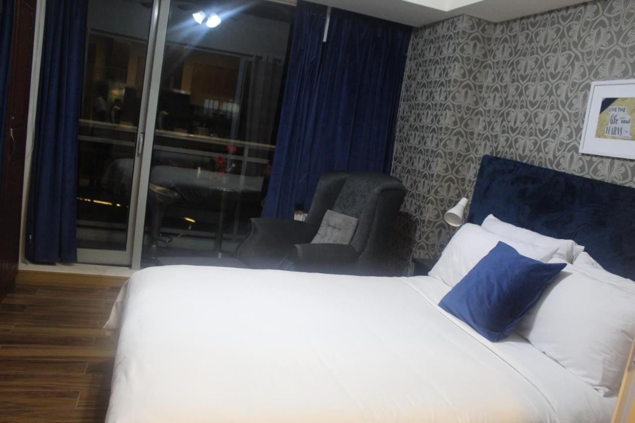 Azure Urban Resort A4 Near Airport Mall With Wavepool Paranaque City Kültér fotó